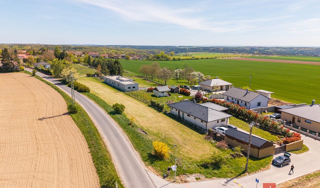 Prodej stavebního pozemku 2 357 m², Střemy – náhled fotky 16
