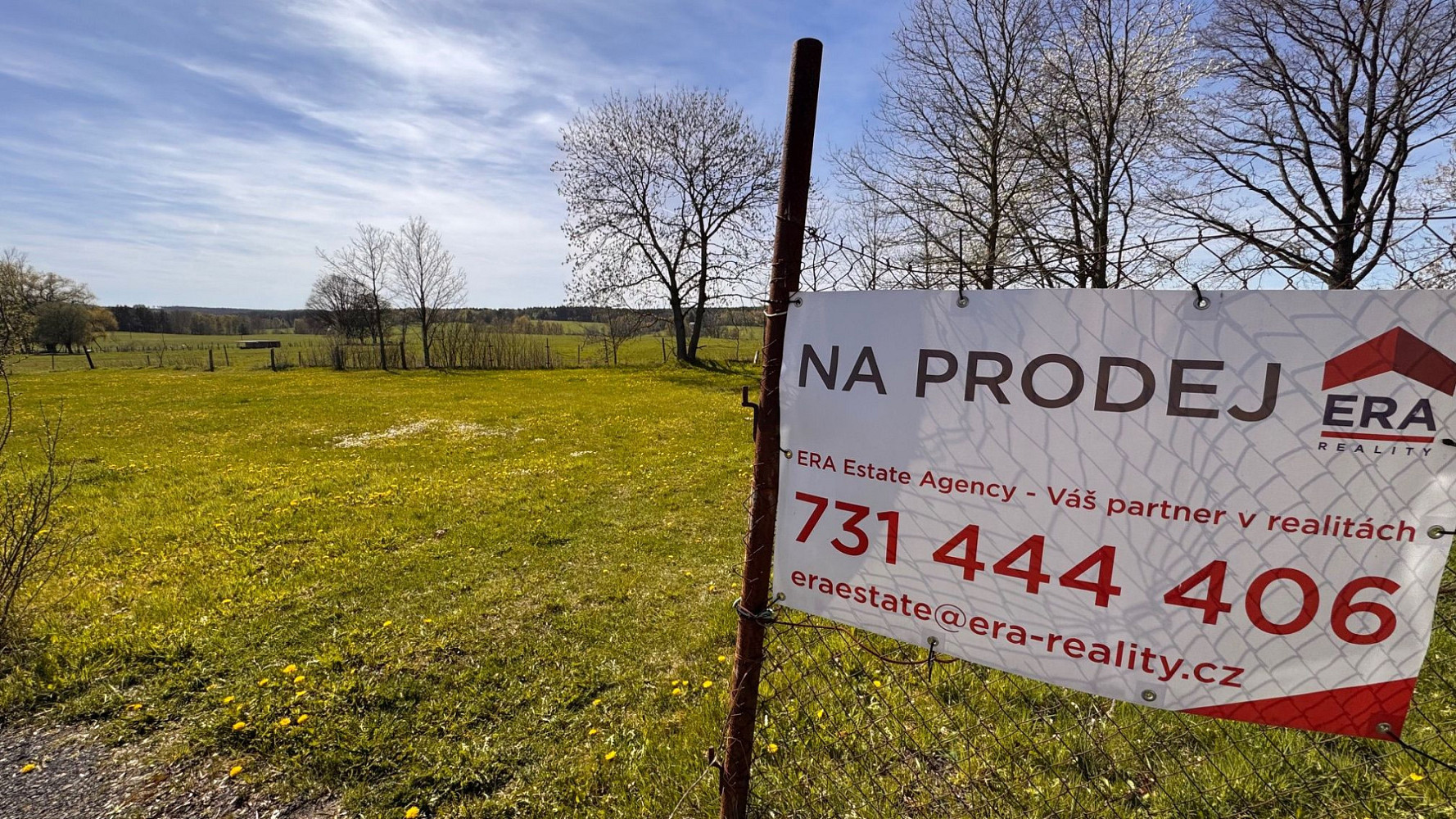 Prodej stavebního pozemku 1 661 m²