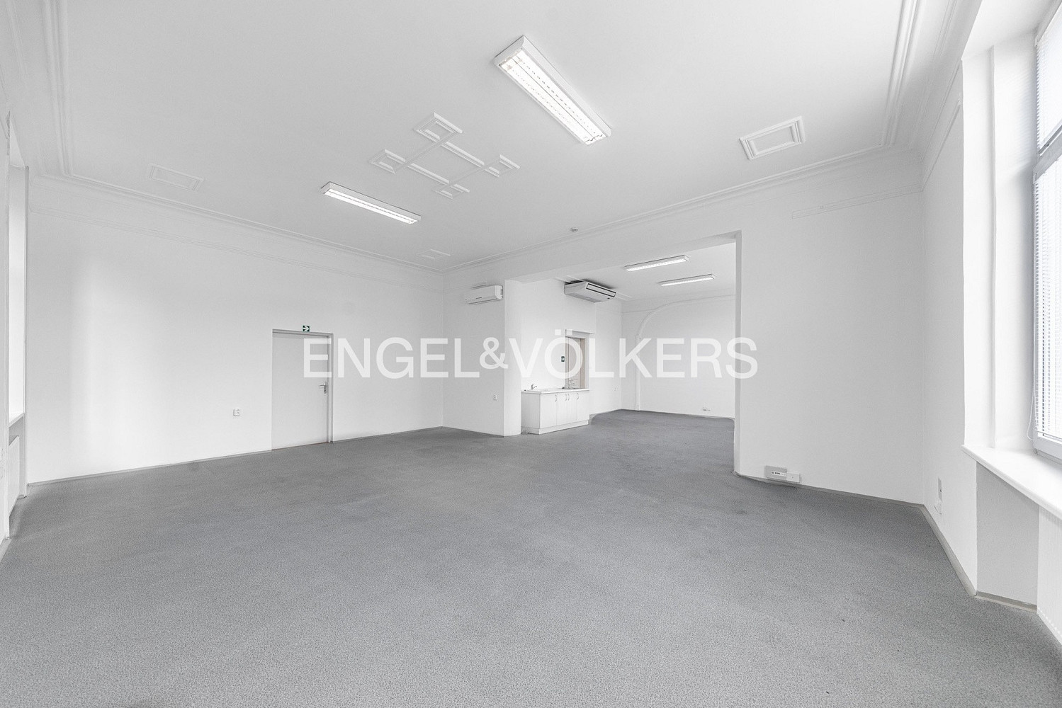 Pronájem komerčního objektu (jiného typu) 288 m² – fotografie 4