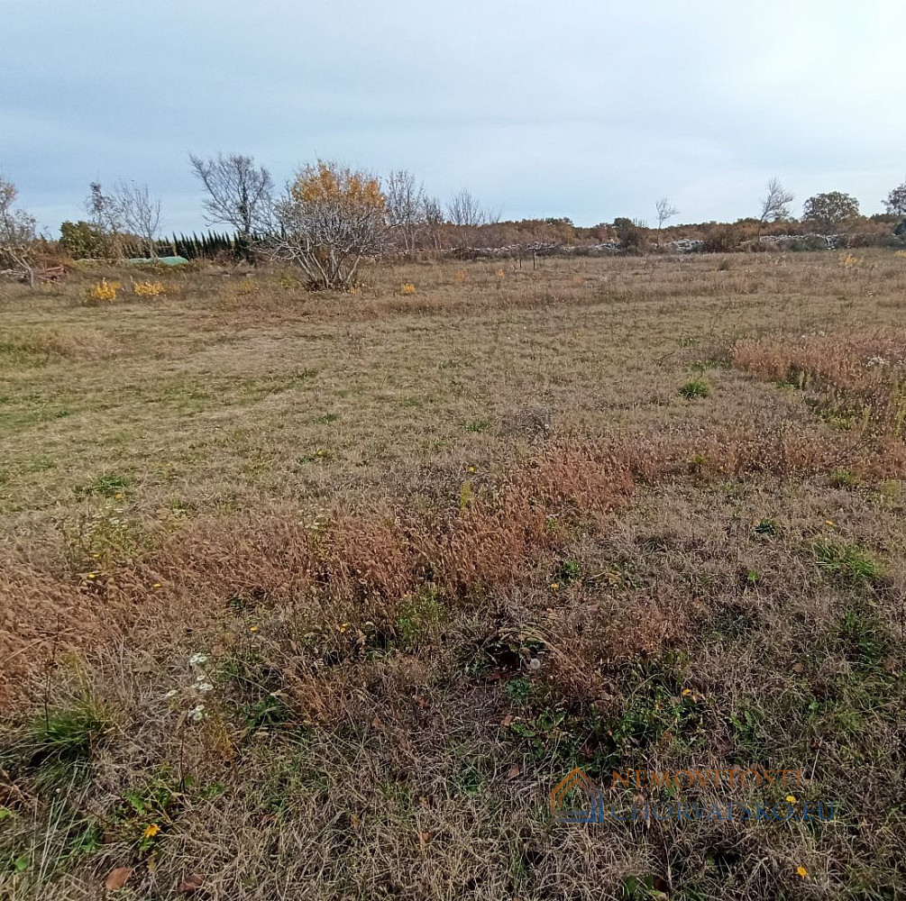 Prodej stavebního pozemku 700 m² - Widok 3