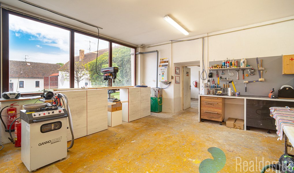 Prodej výrobních prostor 1 075 m², Babice – náhled fotky 16