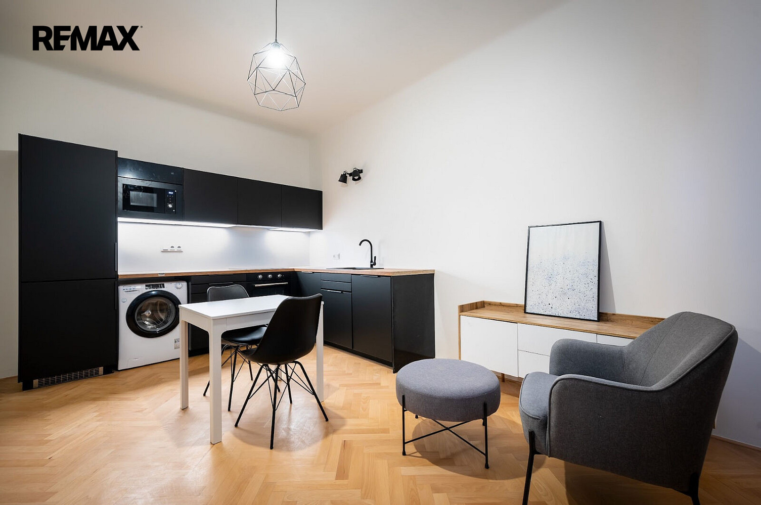Pronájem bytu 2+kk 36 m² – fotografie 3