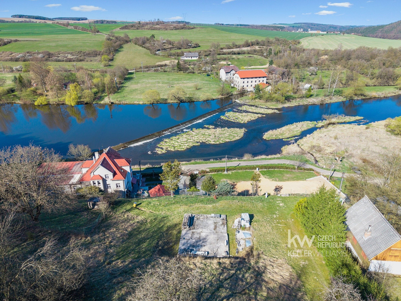 Prodej stavebního pozemku 1 525 m²