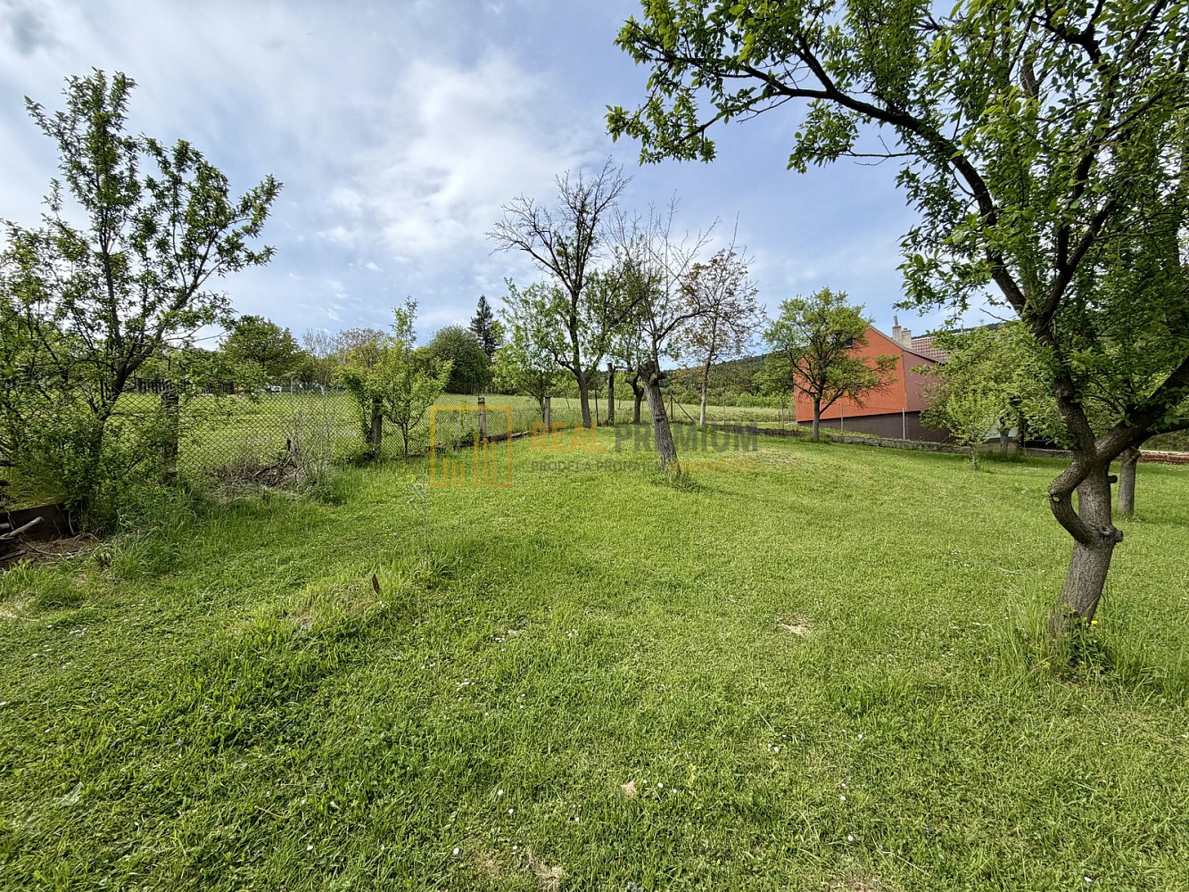 Prodej stavebního pozemku 750 m² – fotografie 4