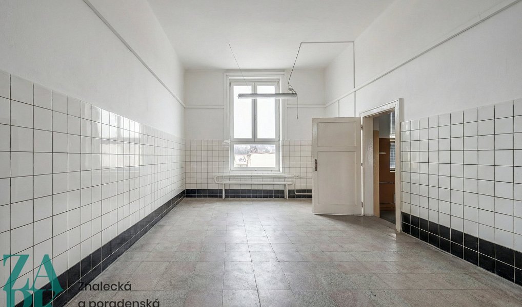 Pronájem kanceláře 173 m², Cheb – náhled fotky 3