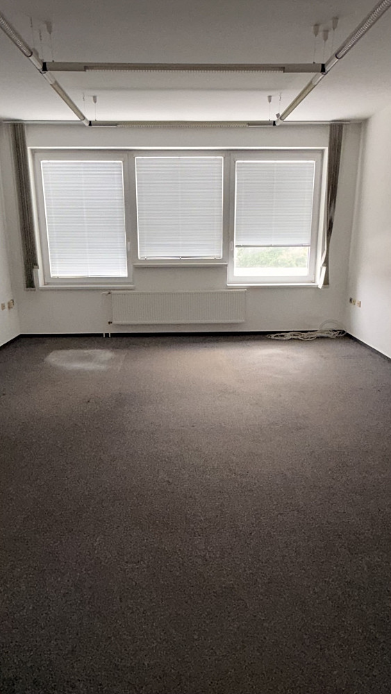 Pronájem kanceláře 141 m² – fotografie 3