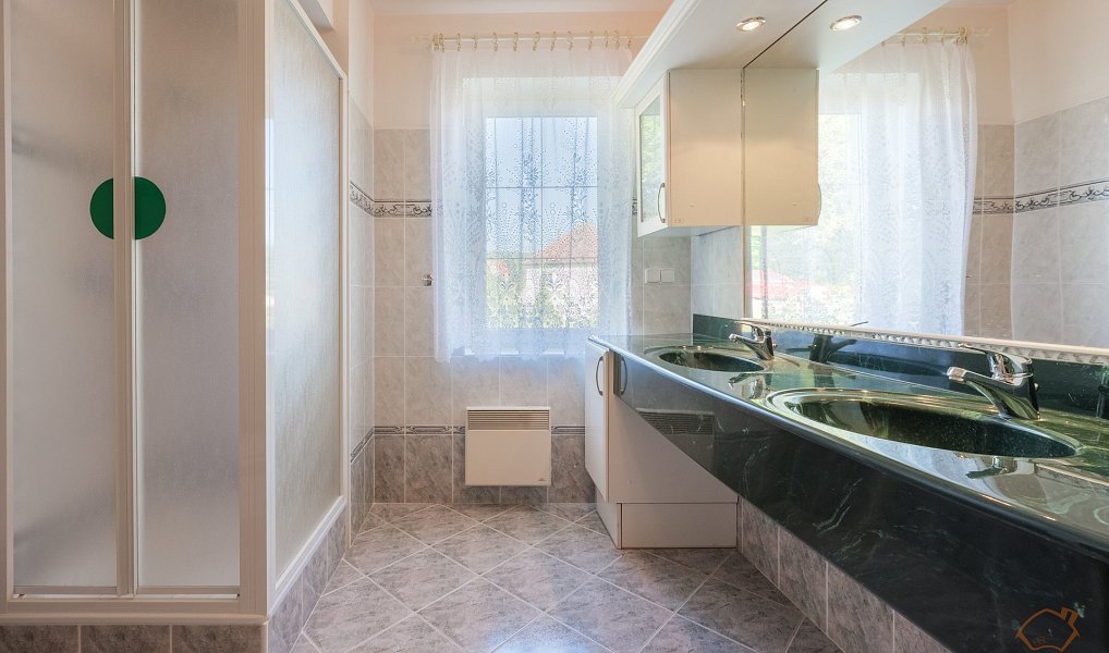 Prodej domu 470 m² s pozemkem 929 m², Luhačovice – náhled fotky 25