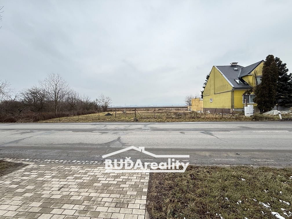 Prodej komerčního pozemku 1 037 m²