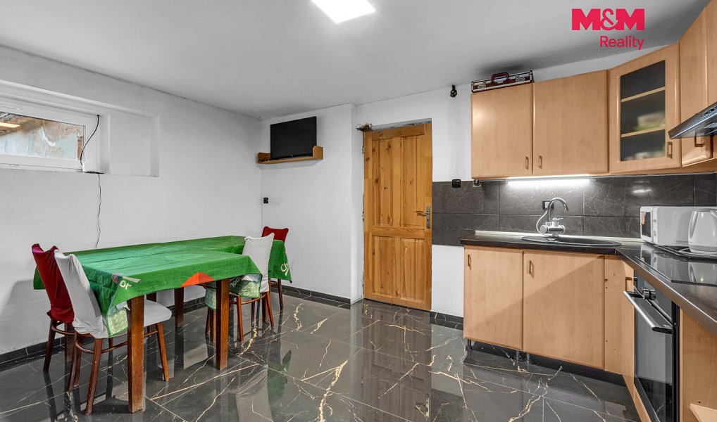 Prodej domu 220 m² s pozemkem 549 m², Luže – náhled fotky 2