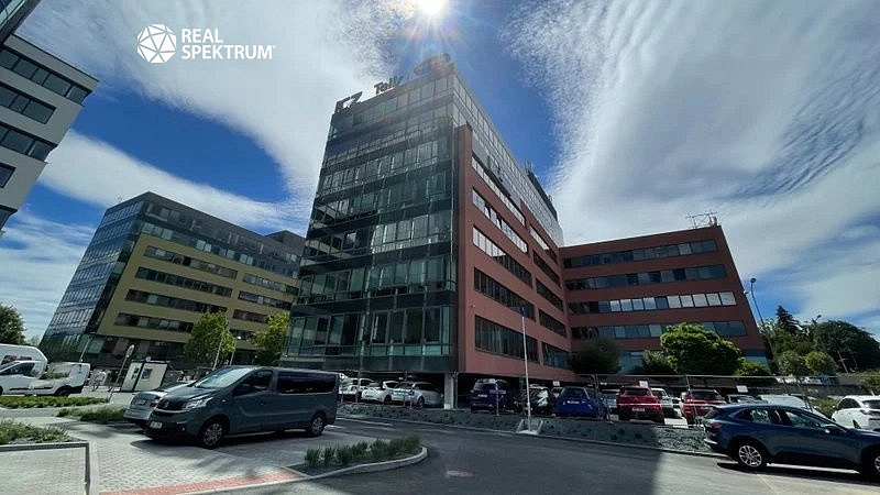 Pronájem kanceláře 374 m²