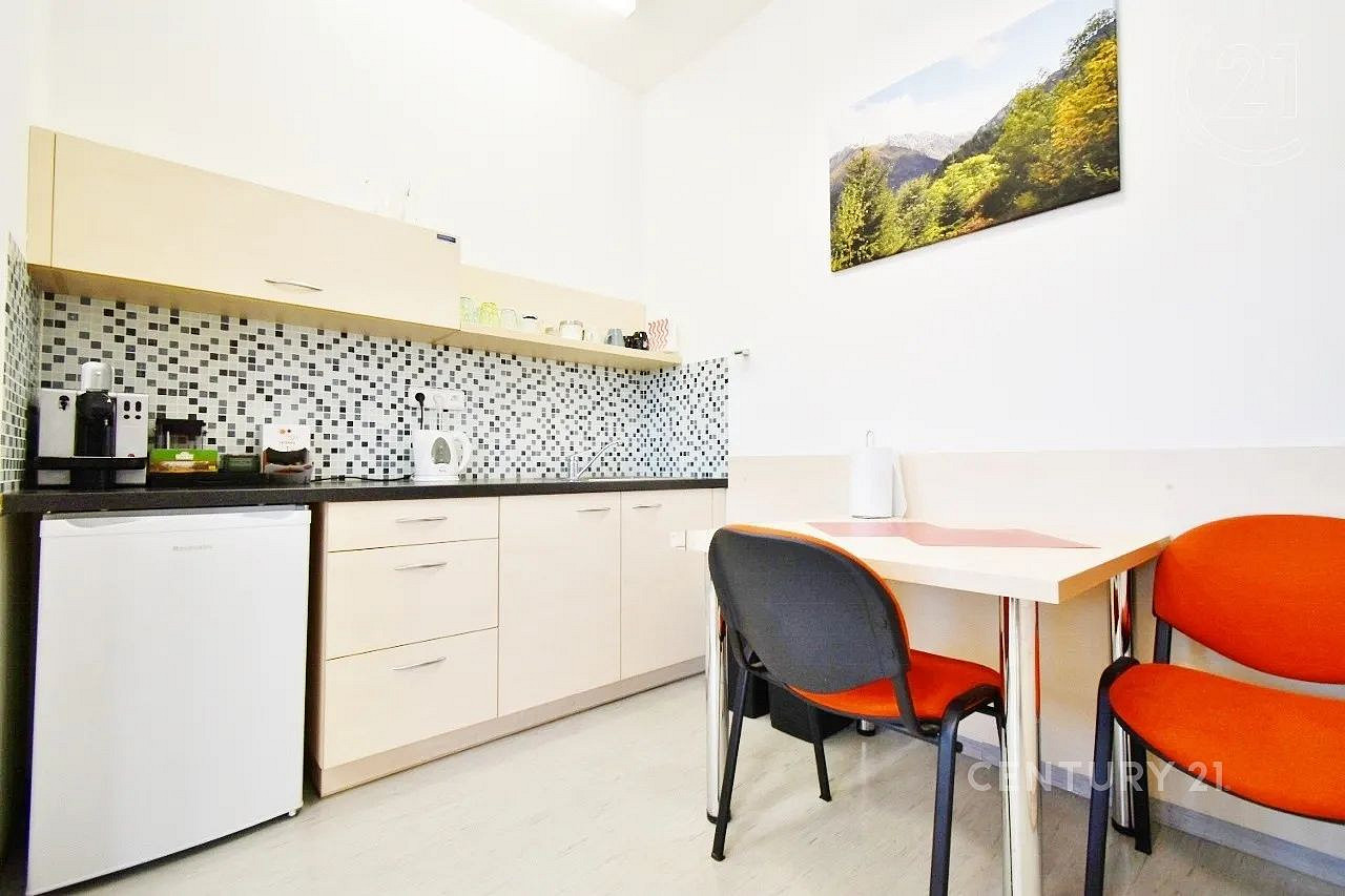 Pronájem kanceláře 72 m² — photo 4