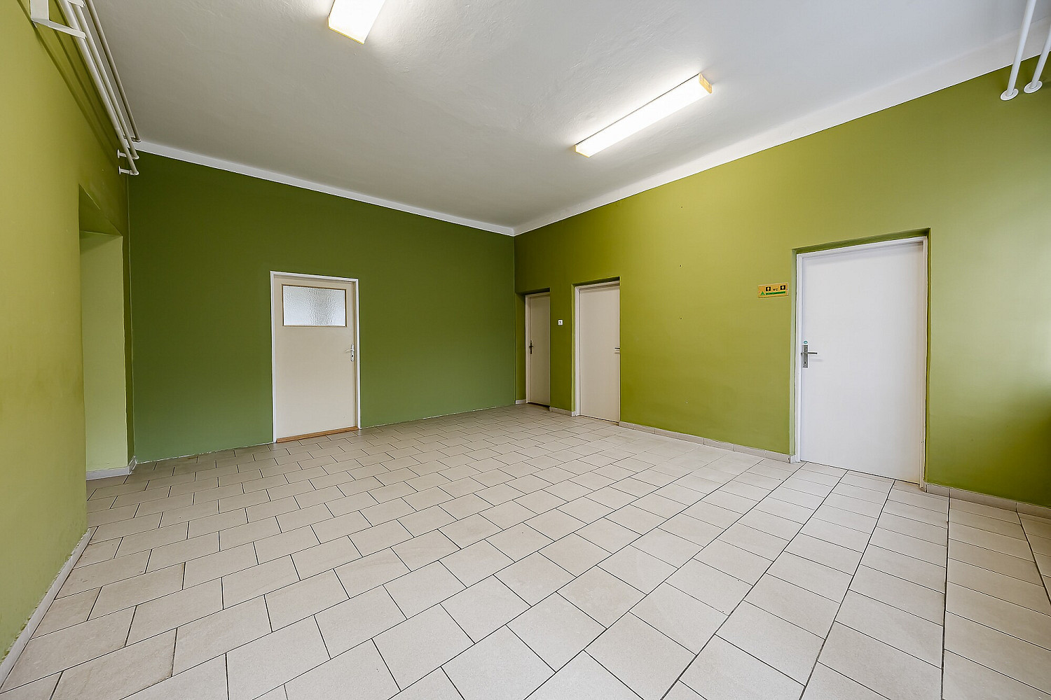 Pronájem kanceláře 648 m² – fotografie 3