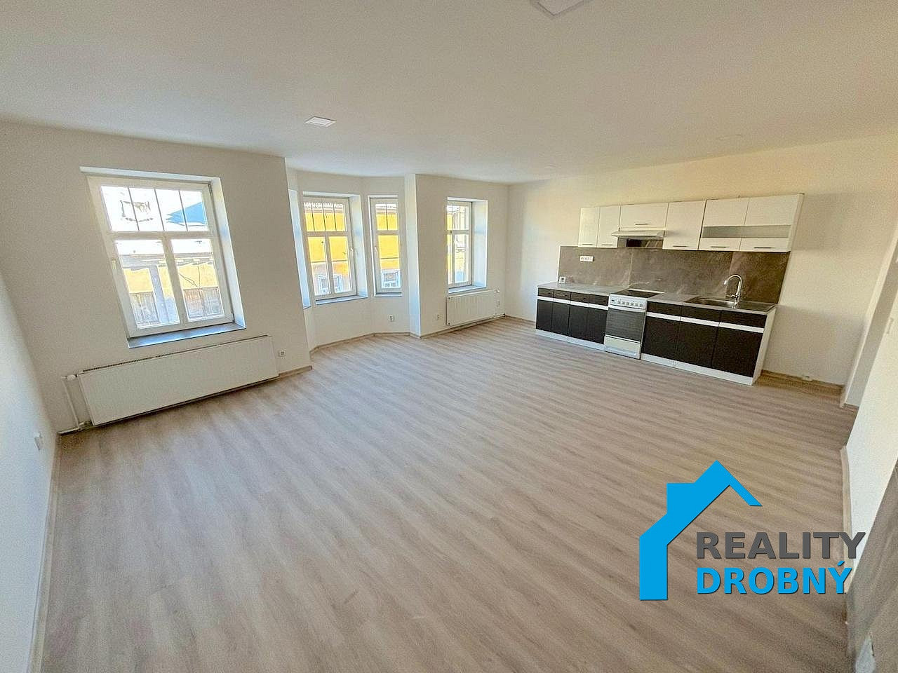 Prodej nájemního domu, činžáku 290 m² – fotografie 3