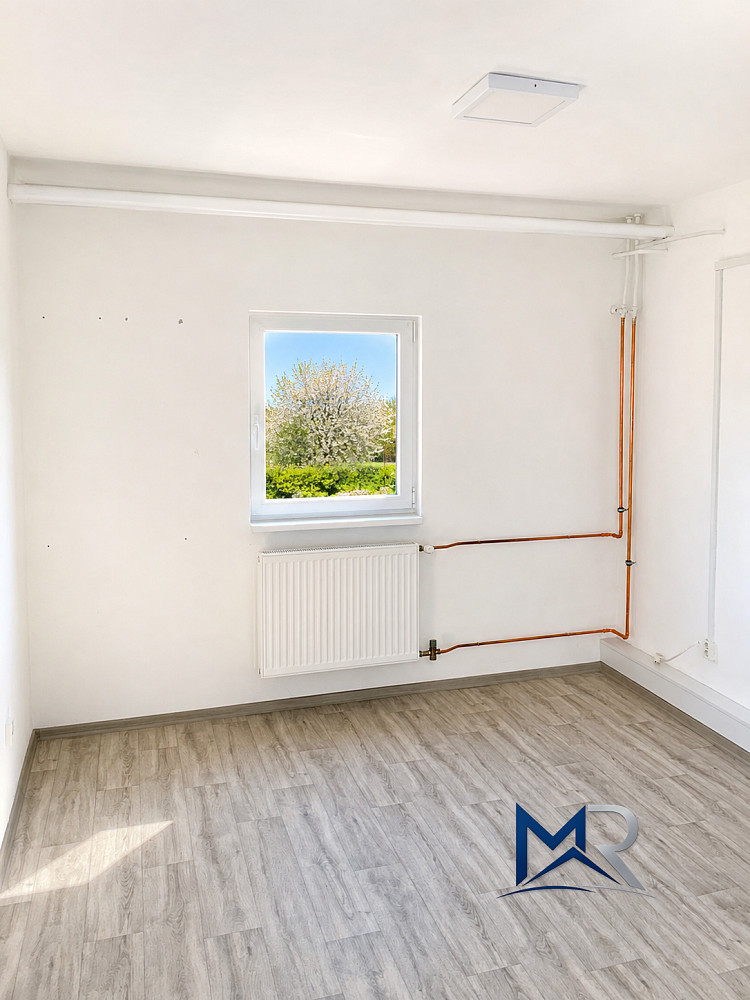 Pronájem obchodních prostor 16 m²