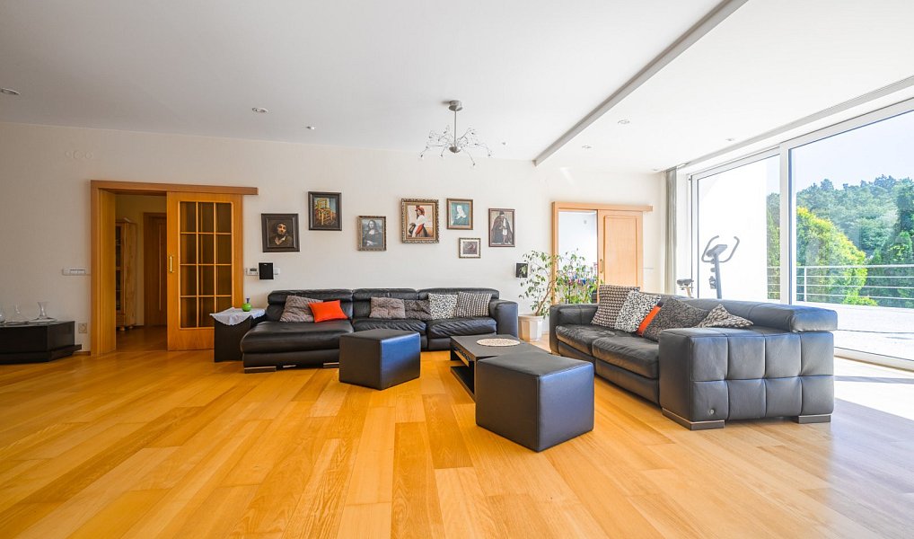 Prodej domu 1 032 m² s pozemkem 2 429 m², Zlín – náhled fotky 8