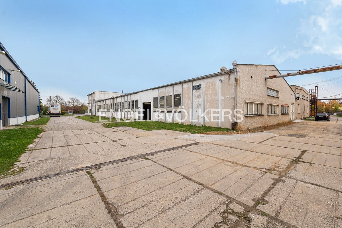 Pronájem skladovacích prostor 1 218 m² – fotografie 2