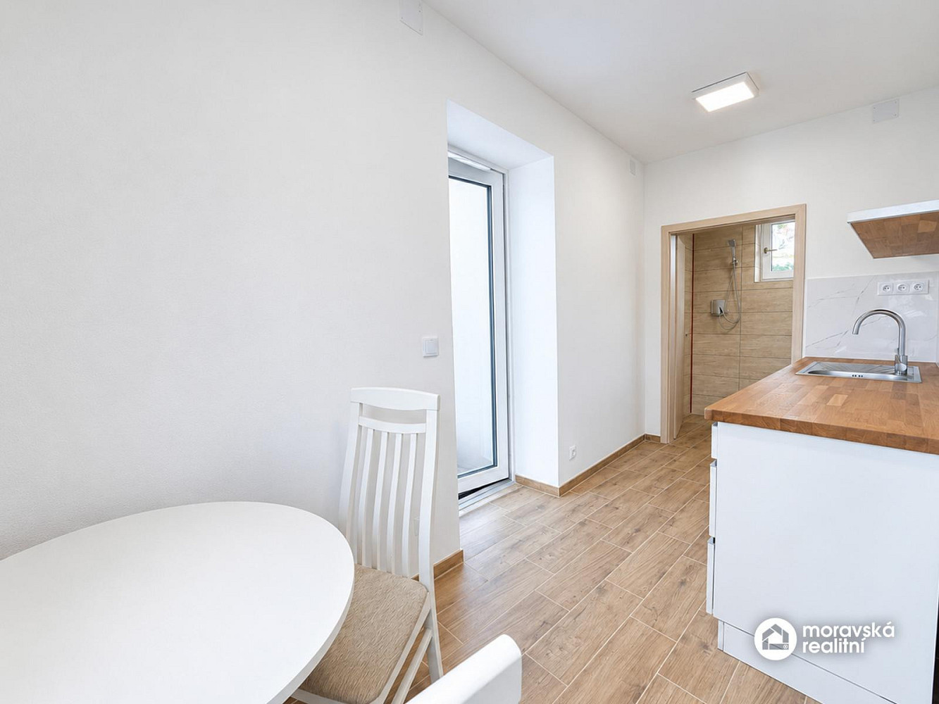 Pronájem kanceláře 43 m² – fotografie 3