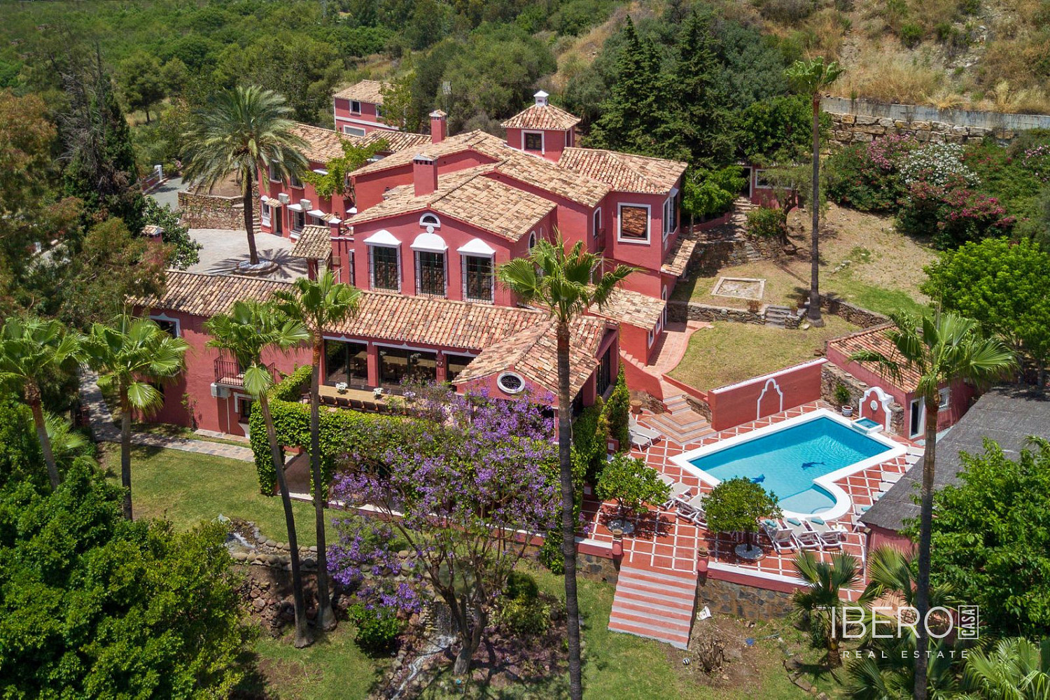 Prodej domu 1 058 m² s pozemkem 4 899 m²