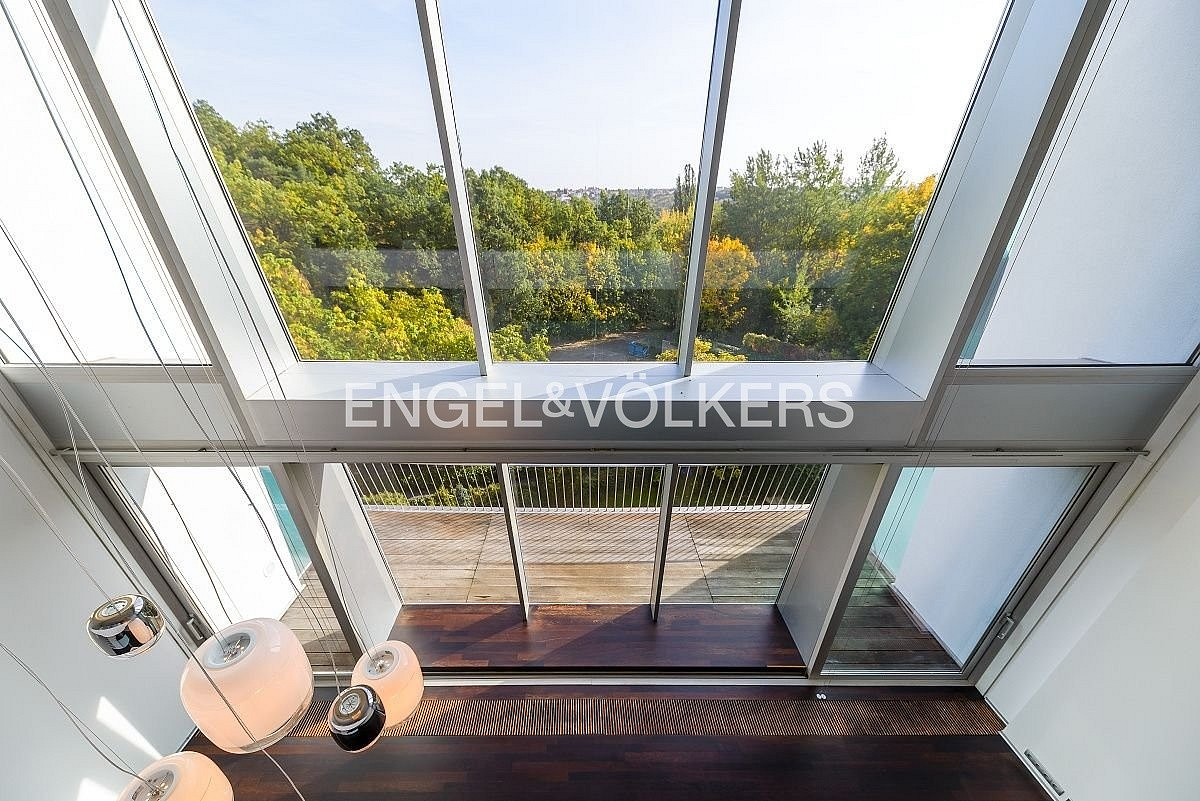 Pronájem bytu 6+kk 297 m² — photo 2