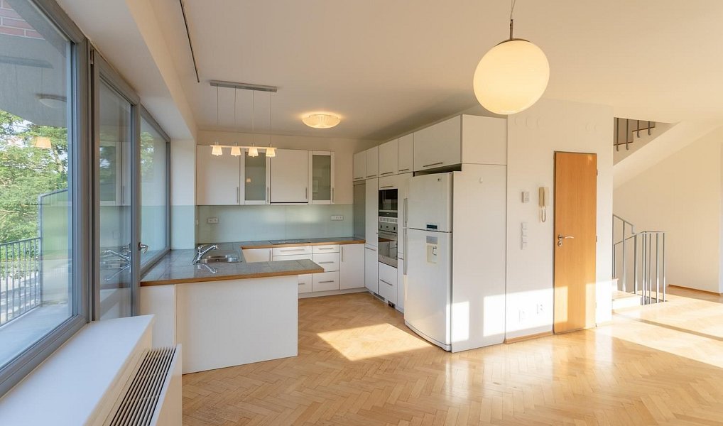 Pronájem domu 507 m² s pozemkem 515 m², Praha – náhled fotky 2
