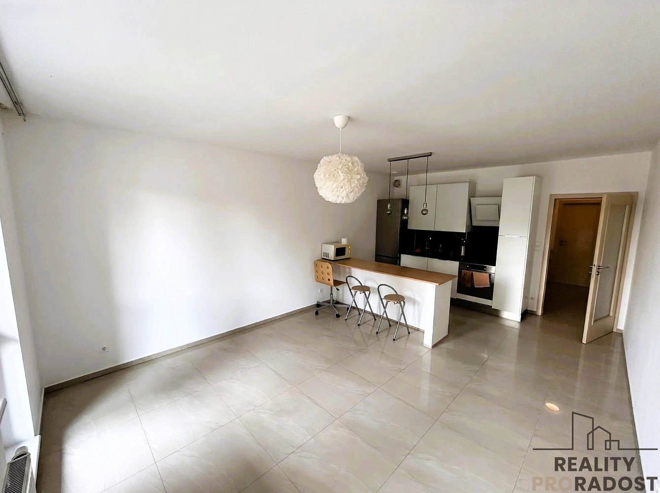 Pronájem bytu 1+kk 34 m² — photo 2