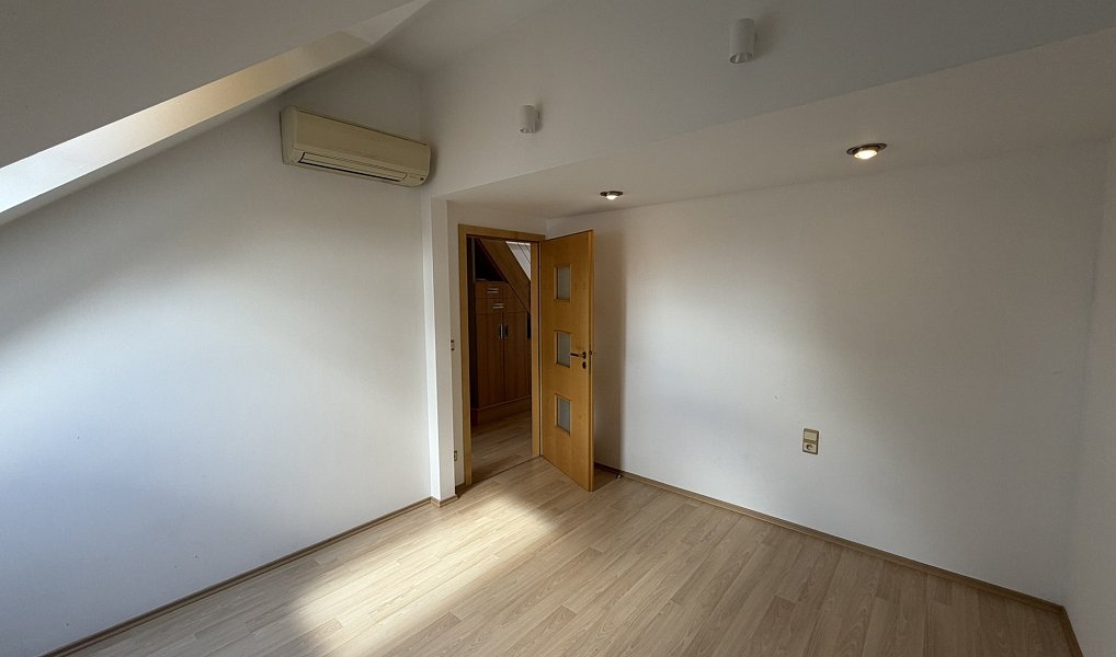 Prodej bytu 4+kk 95 m², Pardubice – náhled fotky 24