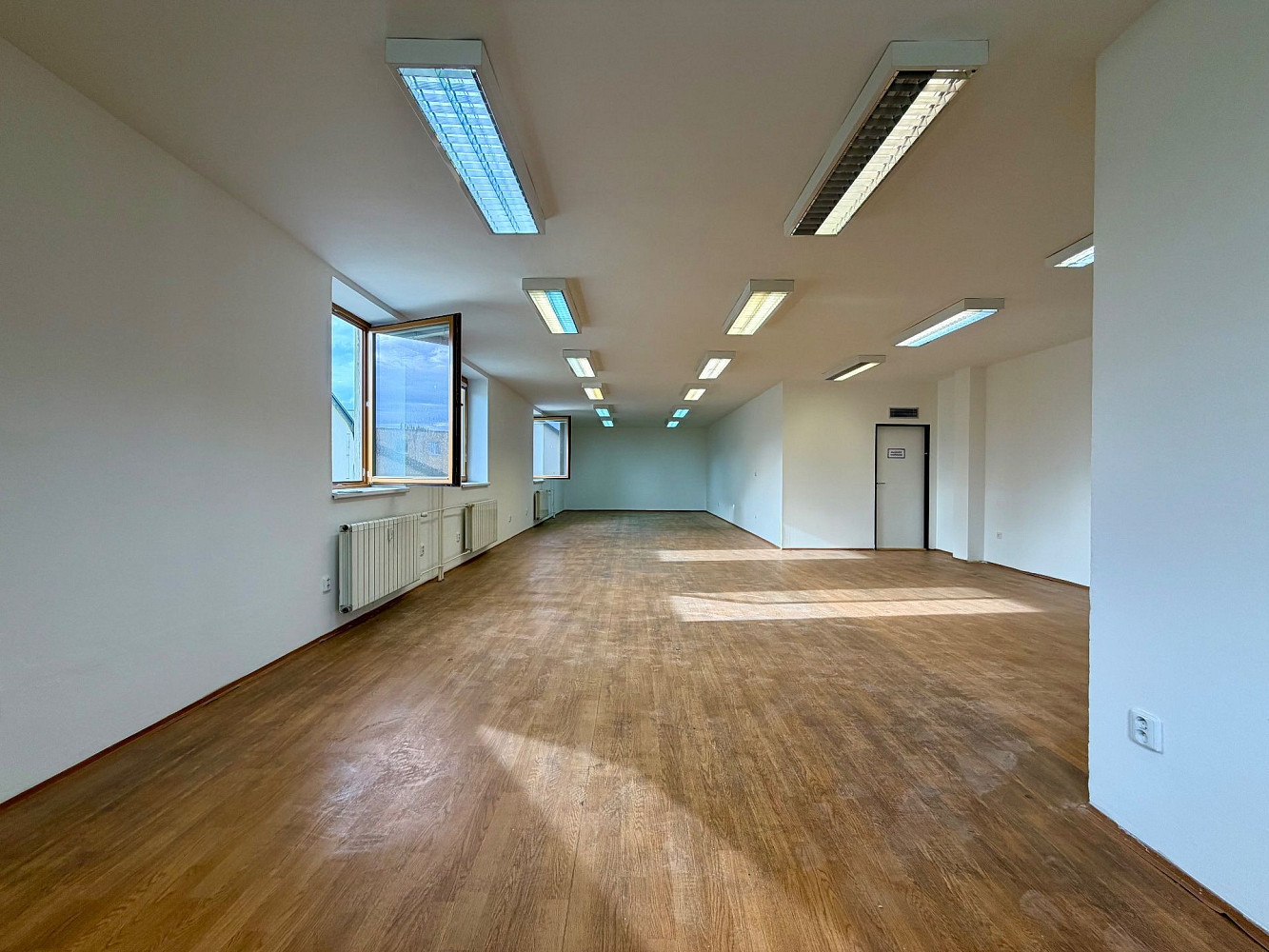 Pronájem obchodních prostor 150 m²
