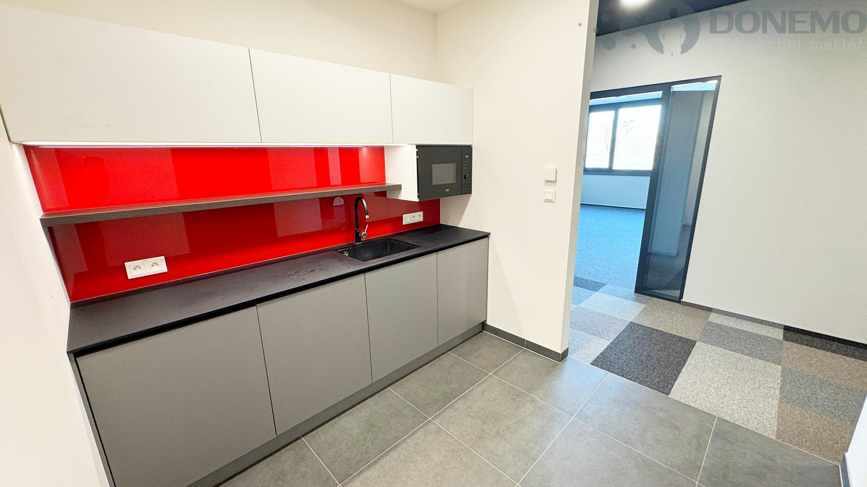 Pronájem kanceláře 210 m²
