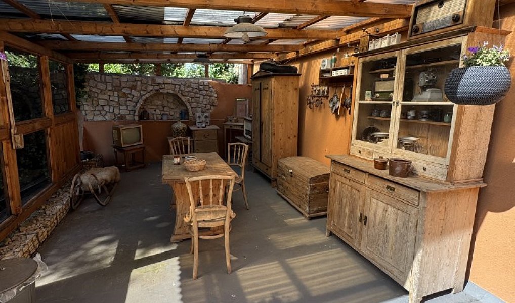 Prodej domu 290 m² s pozemkem 431 m², Hostinné – náhled fotky 4