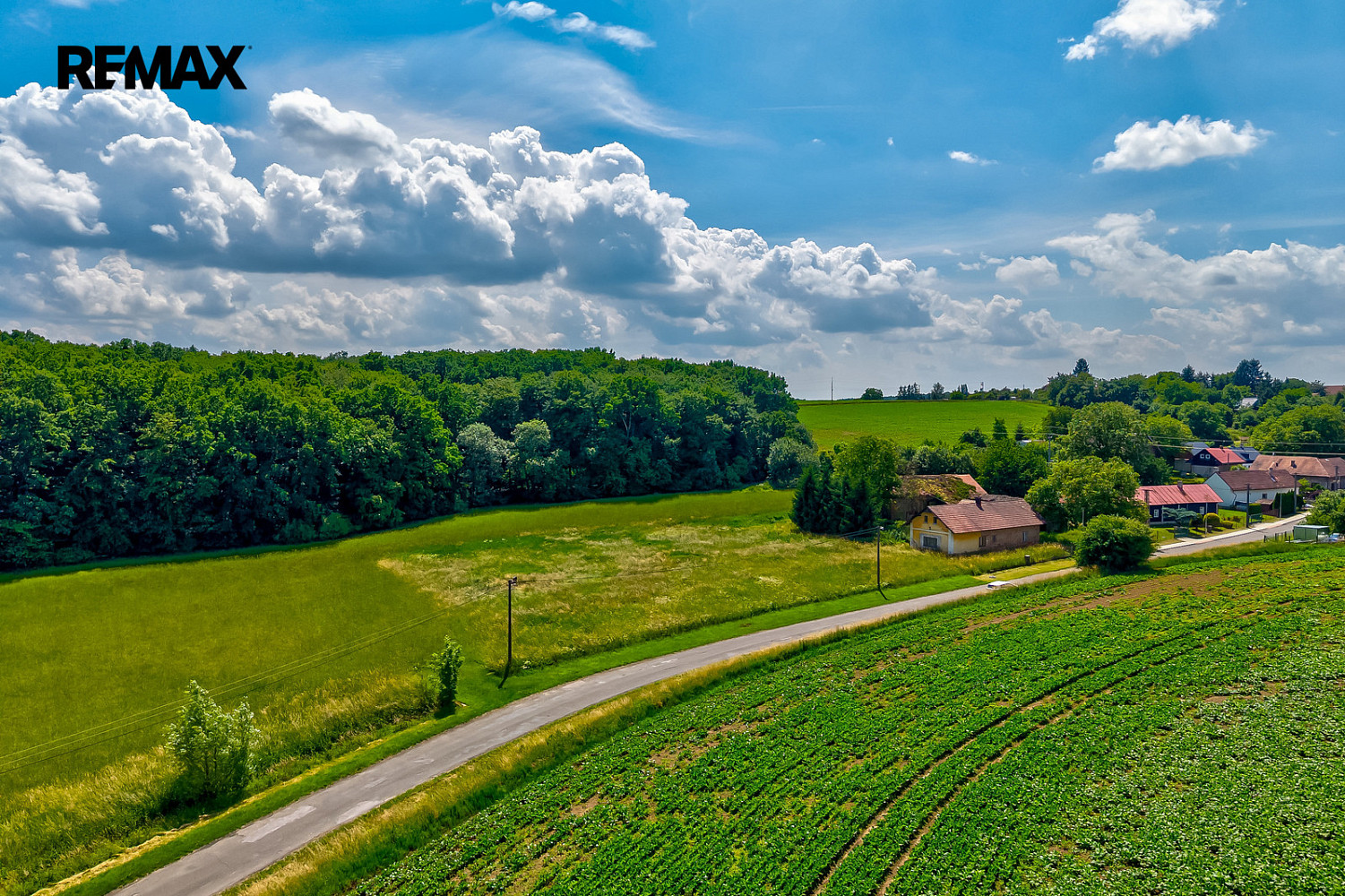 Prodej stavebního pozemku 1 305 m²