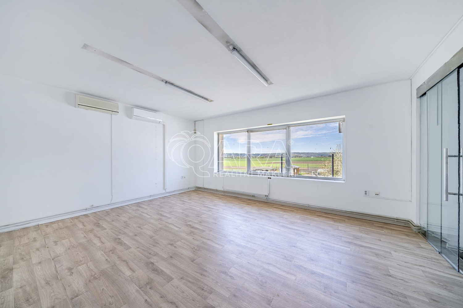 Pronájem obchodních prostor 330 m² – fotografie 5