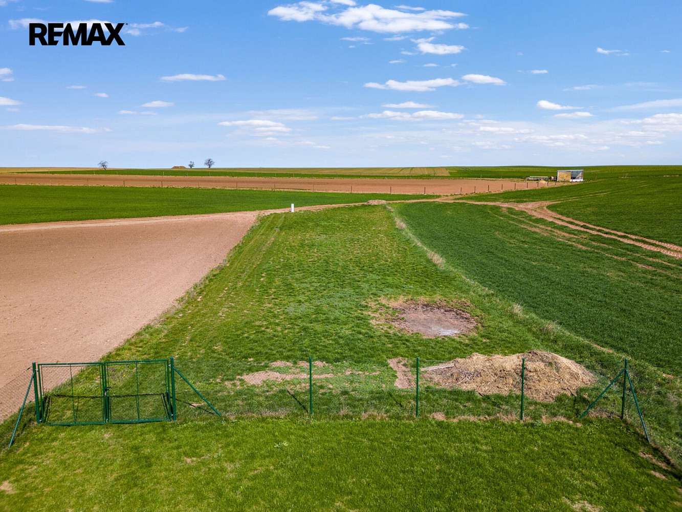 Prodej stavebního pozemku 849 m² – fotografie 5