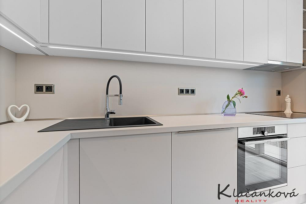 Prodej bytu 1+kk 32 m² — photo 3