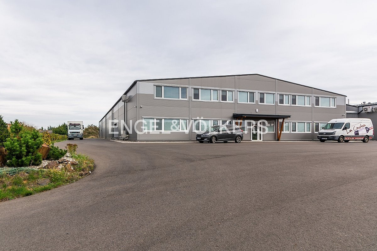 Pronájem skladovacích prostor 1 890 m² – fotografie 3