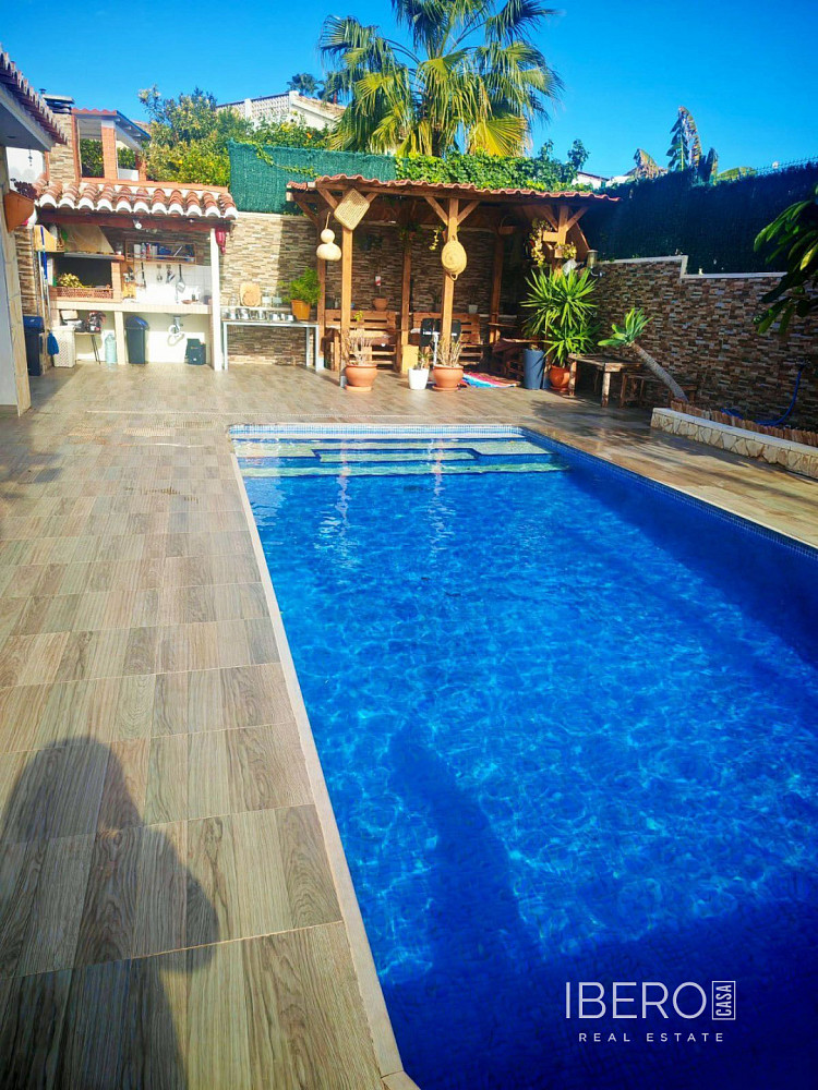 Prodej domu 220 m² s pozemkem 220 m²