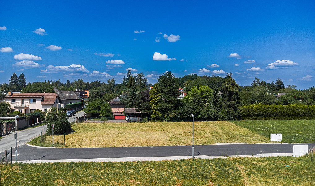 Prodej stavebního pozemku 801 m², Louňovice – náhled fotky 3