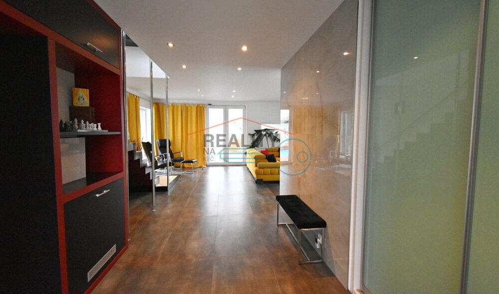 Prodej domu 170 m² s pozemkem 815 m², Vodochody – náhled fotky 2