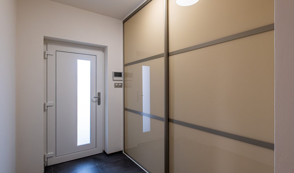 Prodej domu 150 m² s pozemkem 695 m², Staré Jesenčany – náhled fotky 7