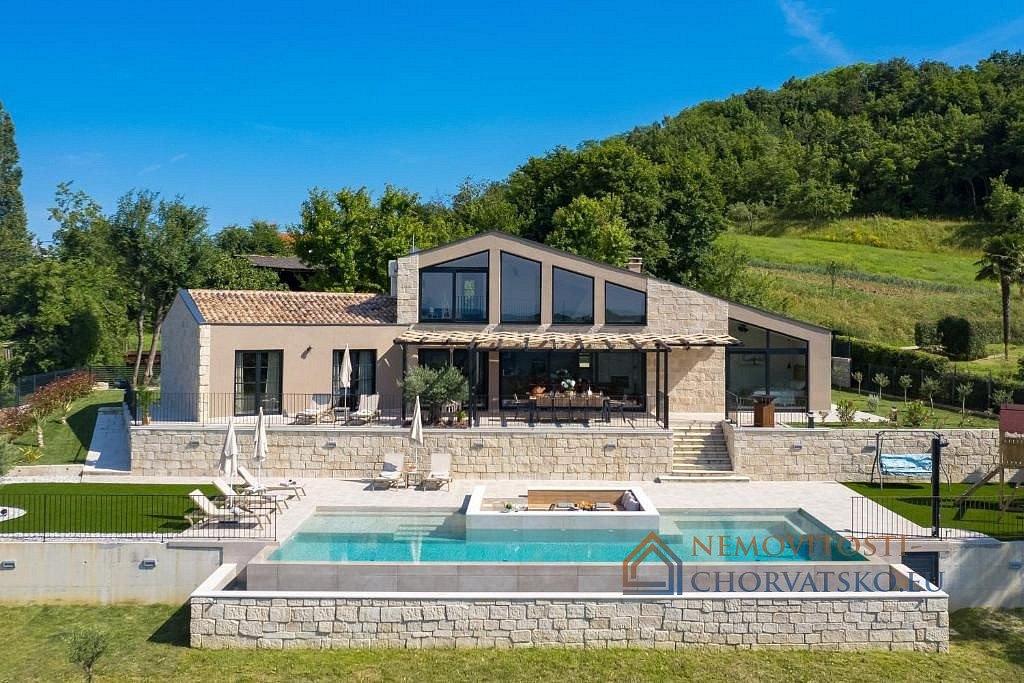 Prodej domu 230 m² s pozemkem 1 400 m² - Widok 2