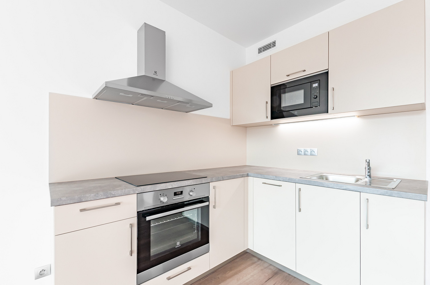 Pronájem bytu 1+kk 35 m² – fotografie 2