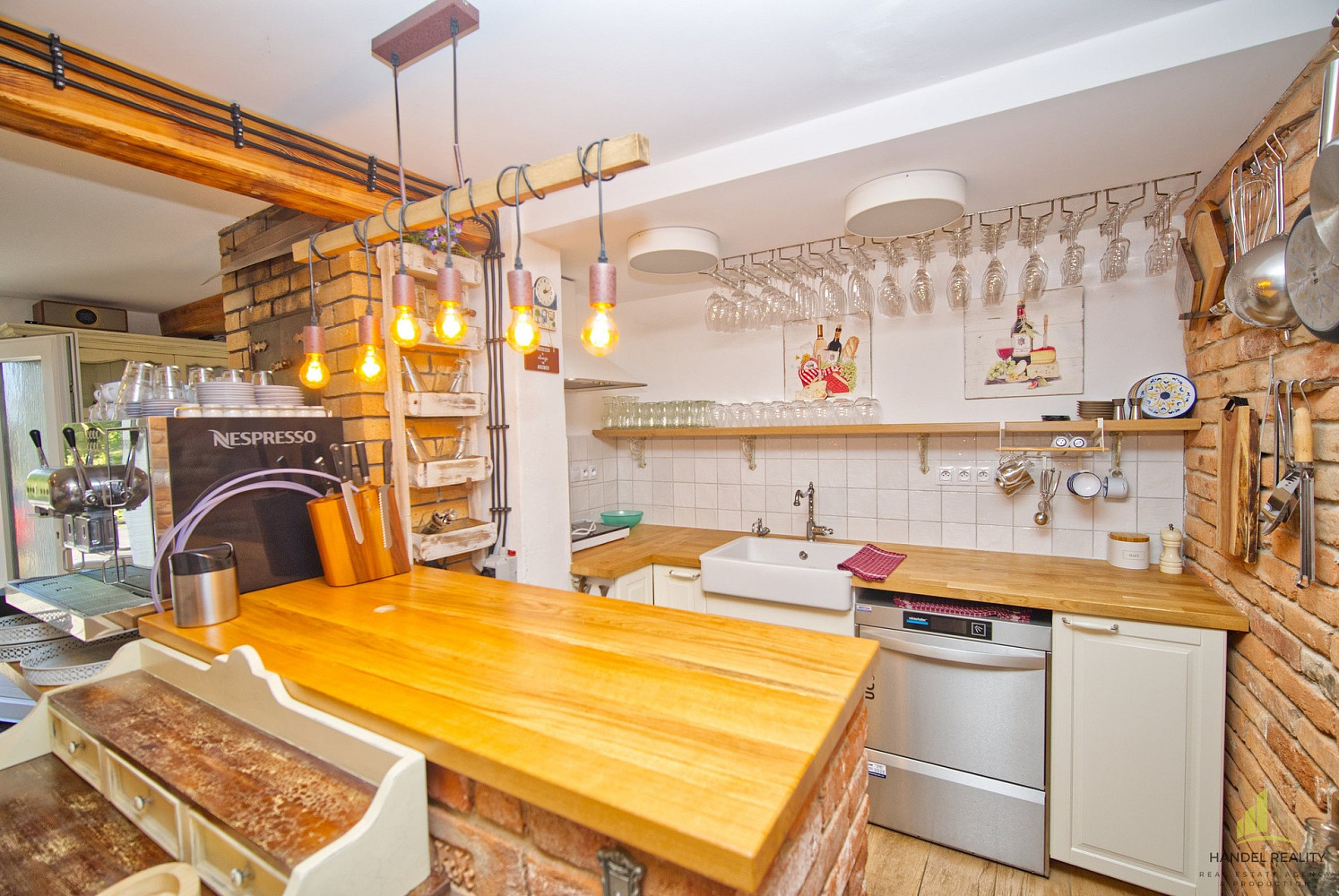 Prodej ubytovacího objektu 300 m² – fotografie 3