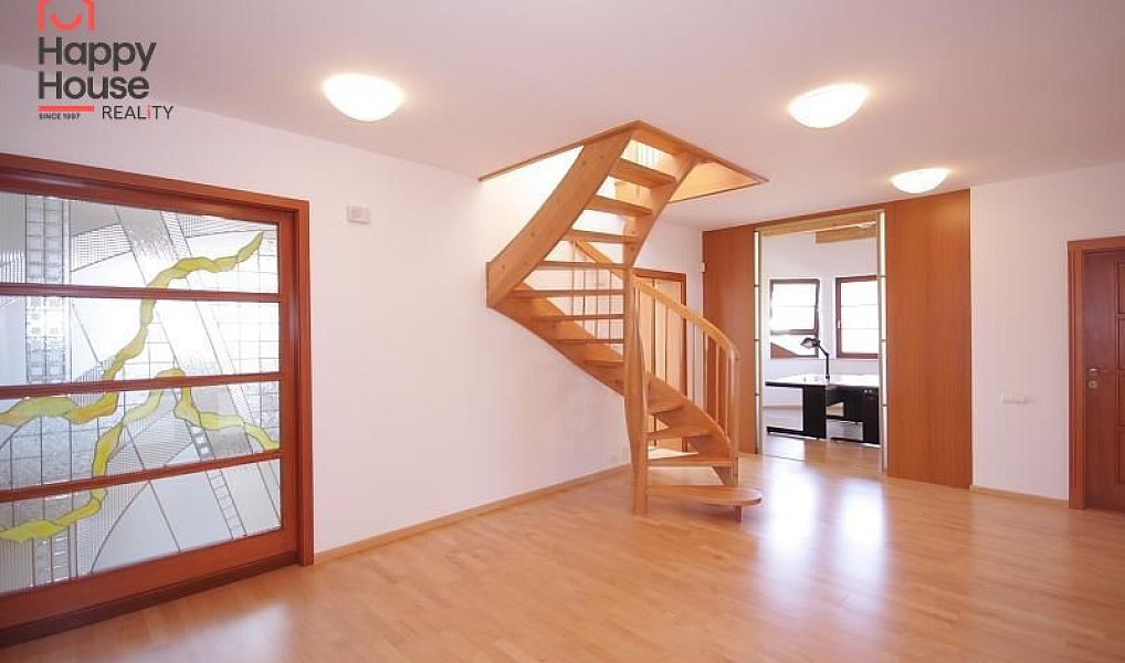Pronájem domu 310 m² s pozemkem 910 m², Praha – náhled fotky 10