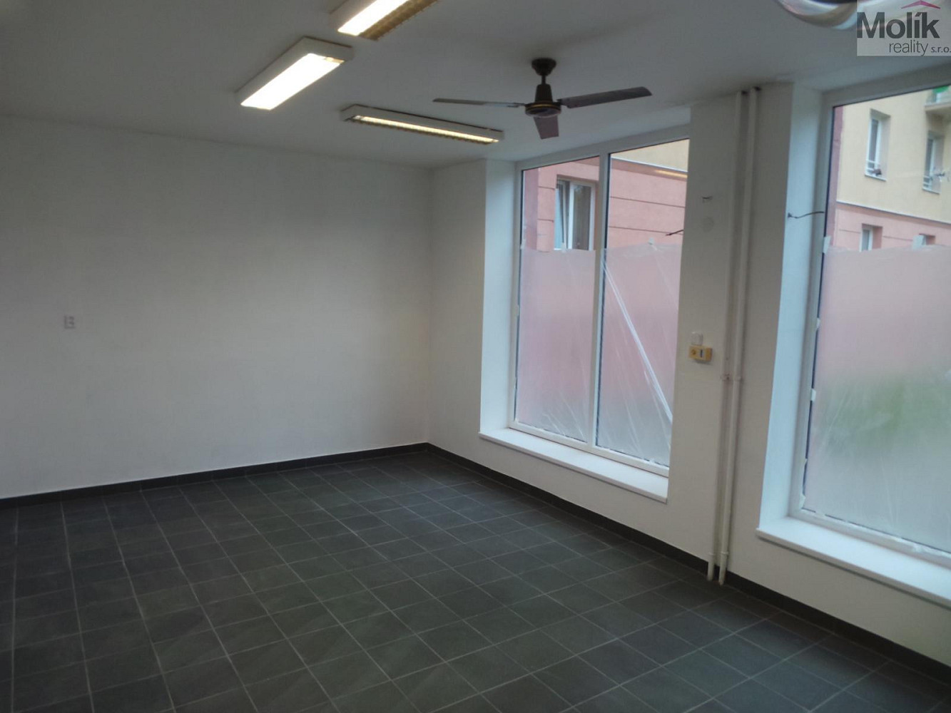 Prodej obchodních prostor 55 m² – fotografie 3