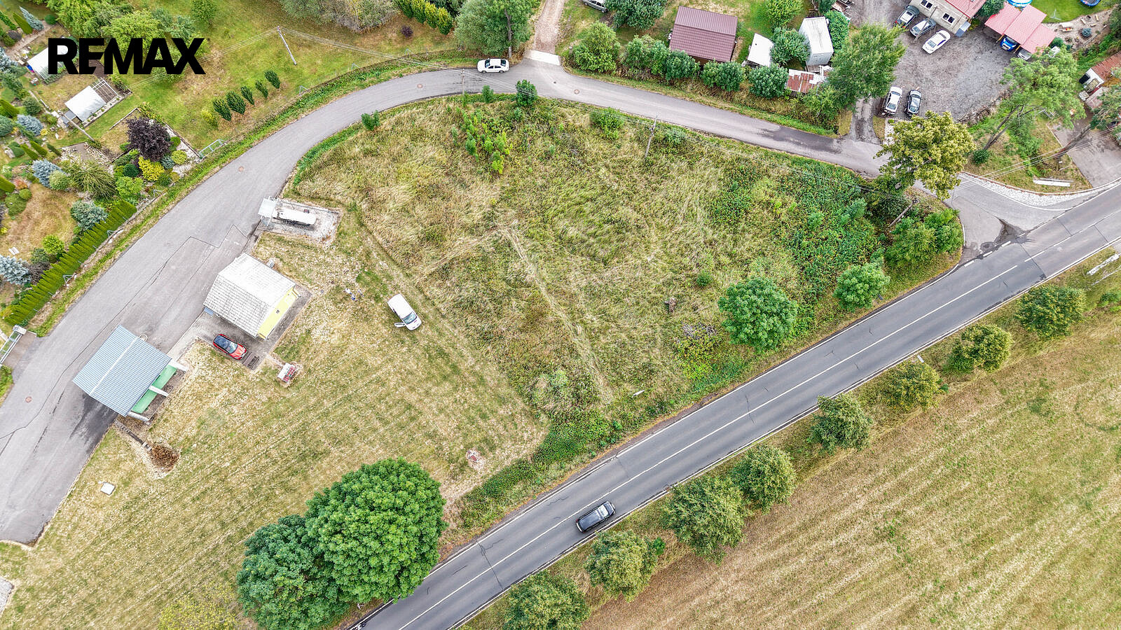 Prodej stavebního pozemku 2 108 m² – fotografie 3