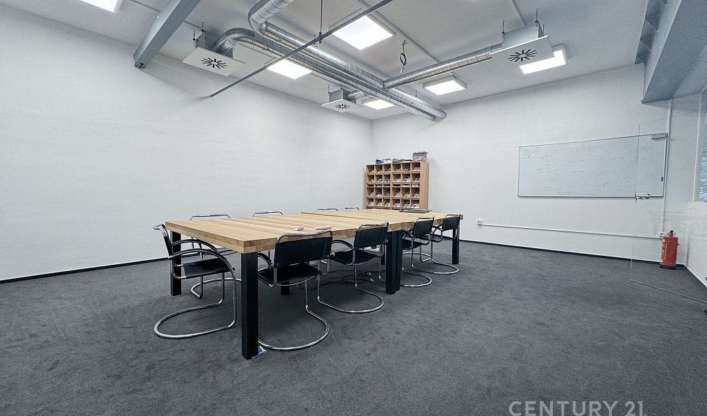 Pronájem výrobních prostor 1 920 m², Adamov – náhled fotky 23
