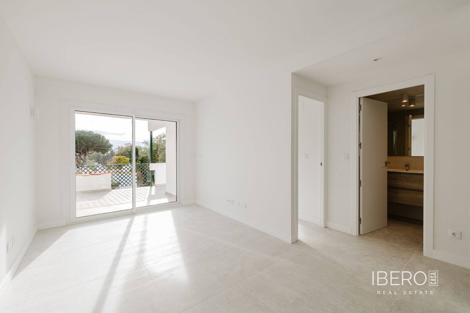 Piso 3+kk – Marbella, Urbanización Marbesa - Más