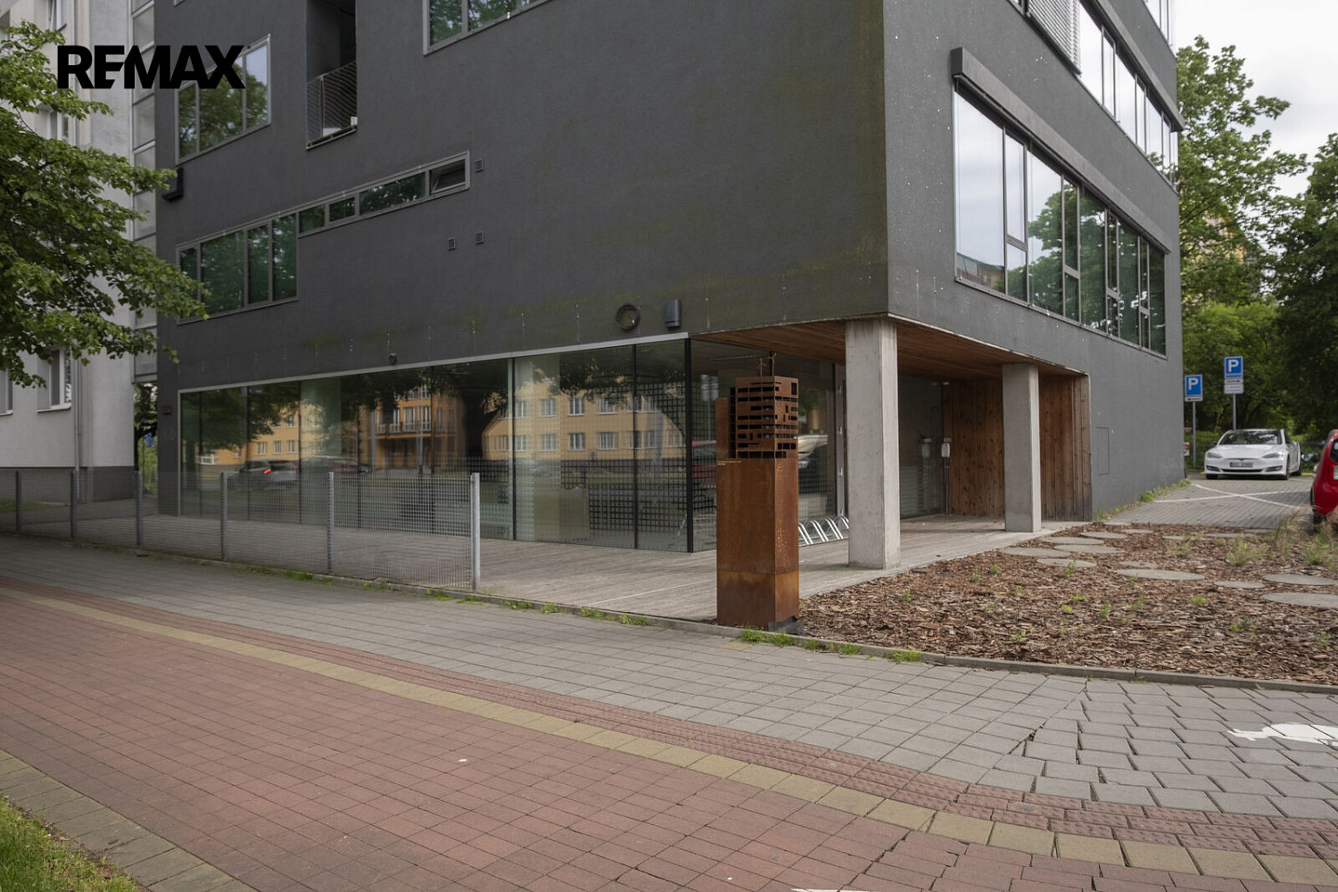Pronájem obchodních prostor 146 m² – fotografie 3