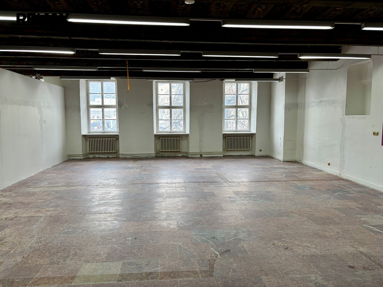 Pronájem obchodních prostor 206 m² – fotografie 2