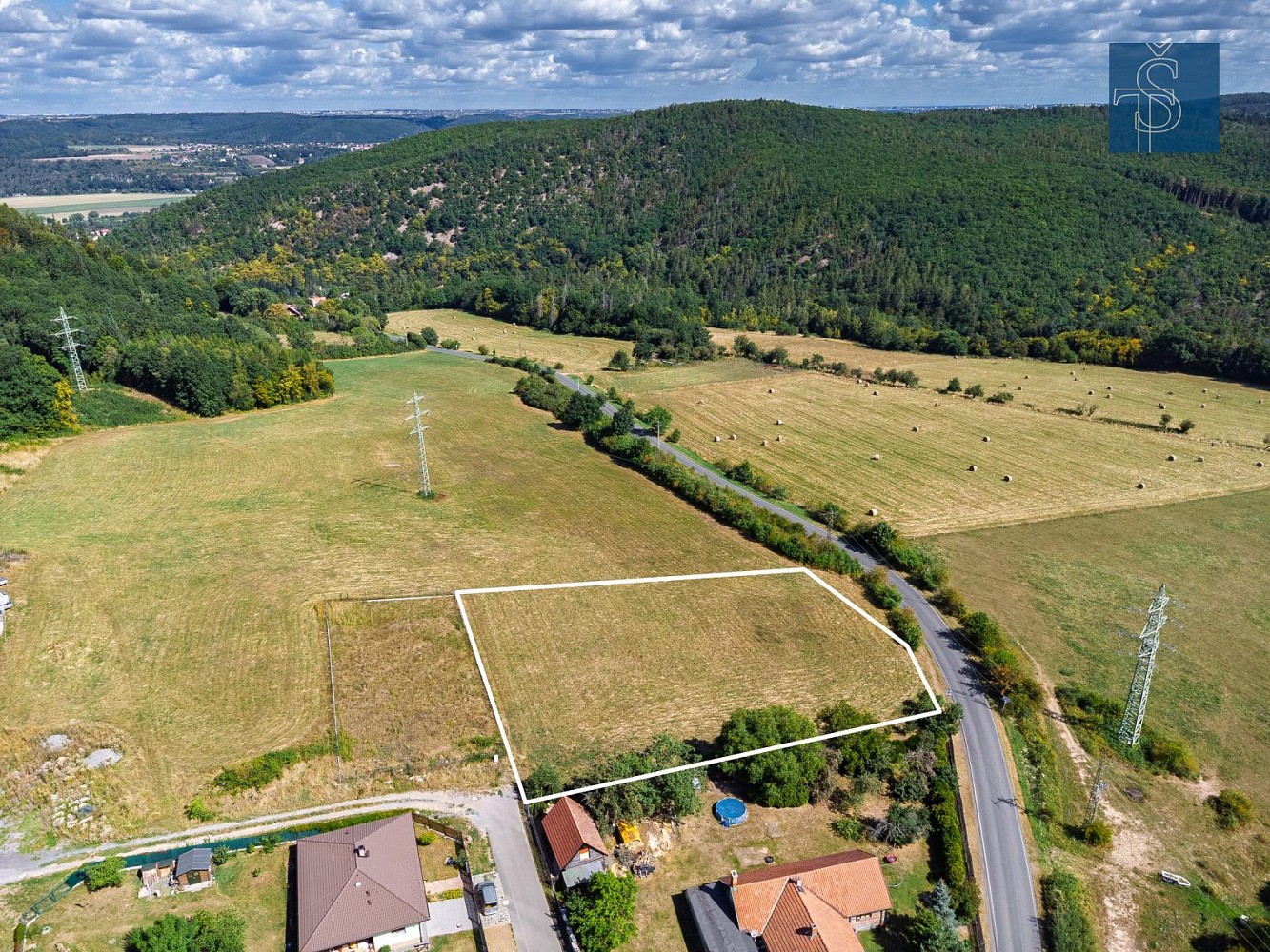 Prodej stavebního pozemku 2 000 m² – fotografie 2