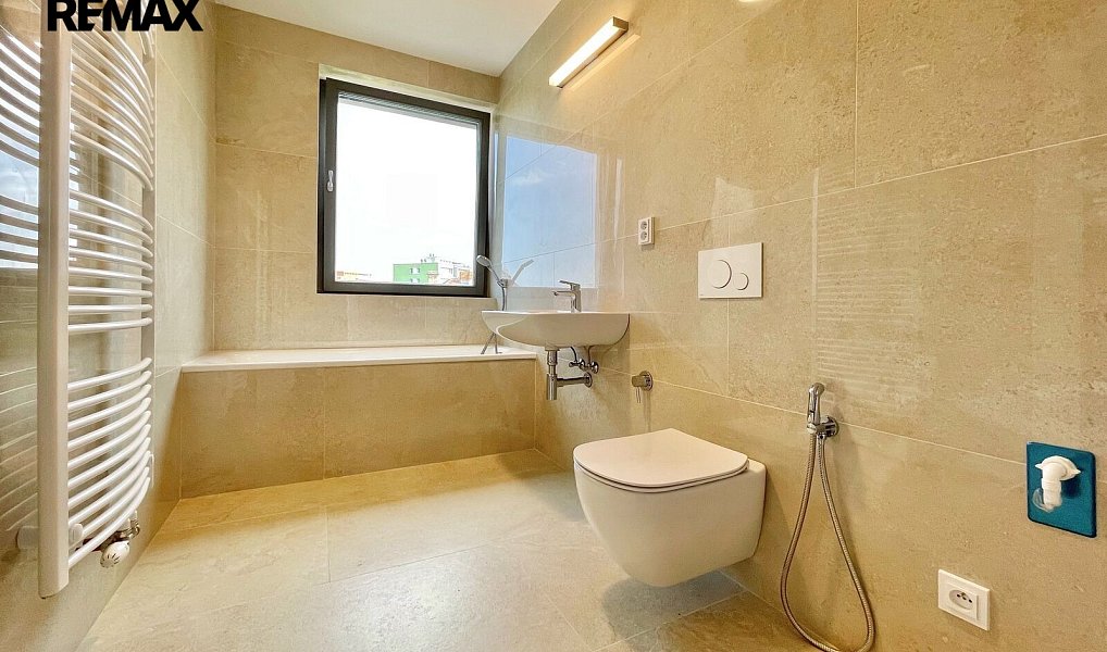 Pronájem bytu 4+kk 77 m², Praha – náhled fotky 3